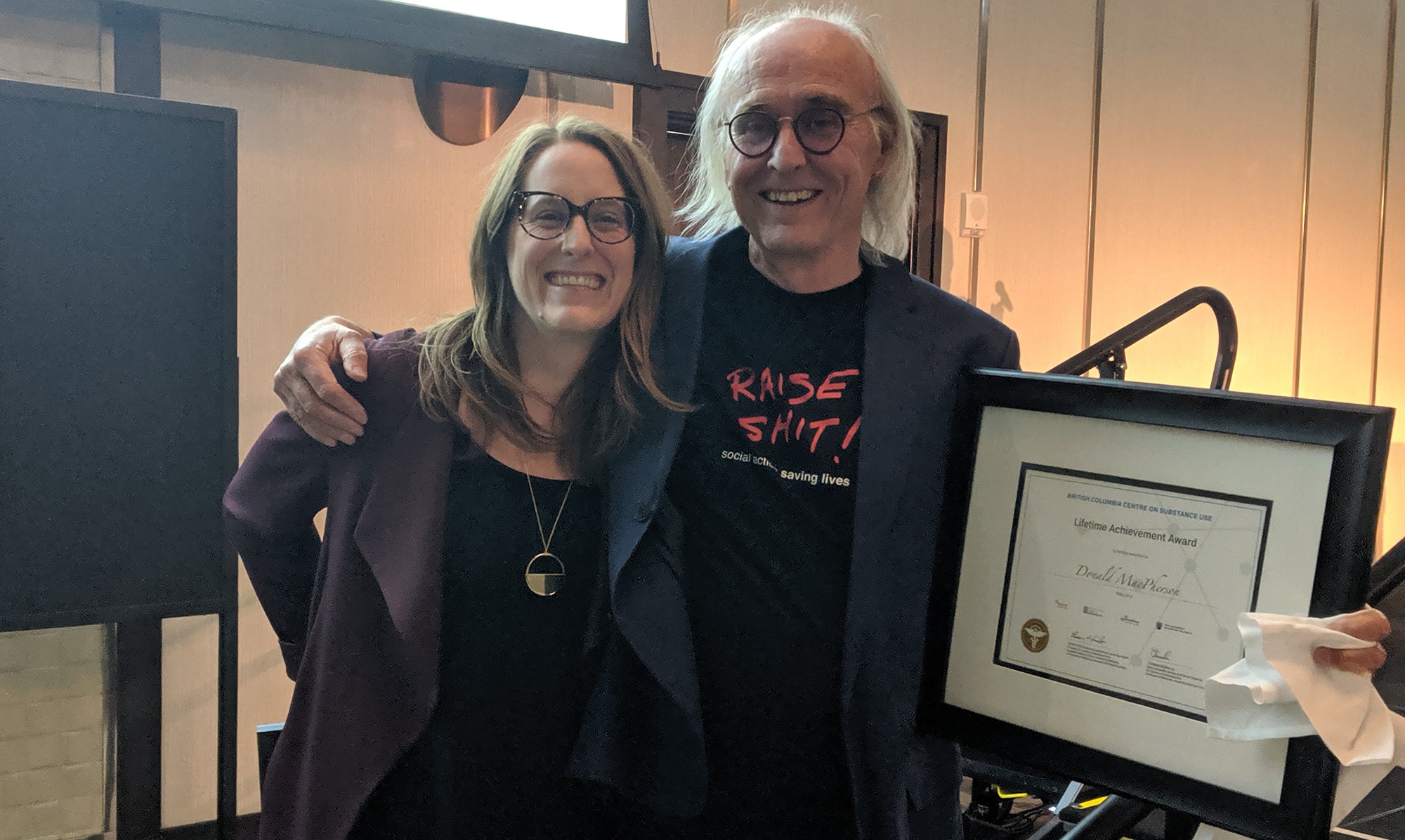 Donald MacPherson, directeur exécutif de la Coalition canadienne des politiques sur les drogues, s’est vu décerner un prix d’excellence pour l’ensemble de ses réalisations